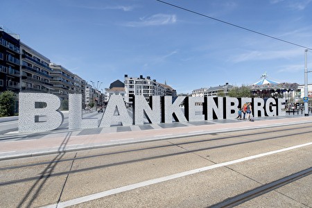 Large letters spell the word Blankenberge in a square