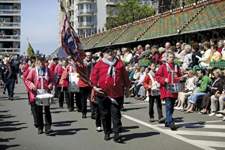 Fanfare passes along the historic 'paravang' (windbreak).